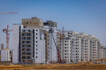 Un chantier de construction de nouveaux logements dans la ville de Beer Sheva, dans le sud d'Israël, le 28 juillet 2022