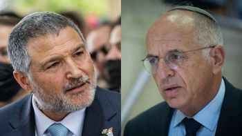 Le président de la Commission électorale israélienne Noam Sohlberg (à droite) et le chef du Shin Bet David Zini