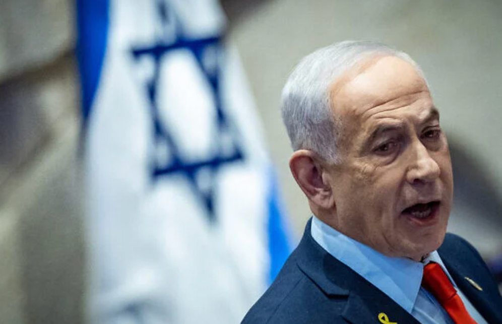 Le Premier ministre Benjamin Netanyahou s'exprime lors d'un débat réunissant 40 signatures à la plénière de la Knesset à Jérusalem, le 5 janvier 2026.