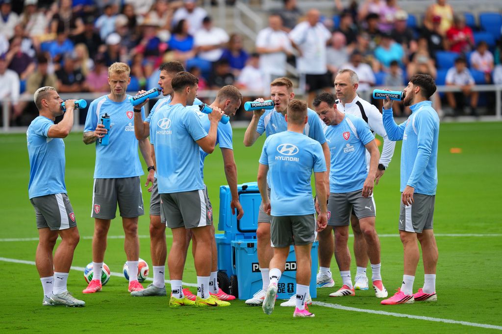 لماذا غير منتخب التشيك اسمه الرسمي قبل كأس العالم بلحظة؟