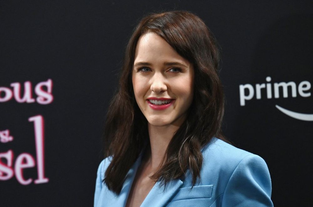 L'actrice américaine Rachel Brosnahan assiste à la projection spéciale de "The Marvelous Mrs. Maisel" aux Steiner Studios le 2 juin 2022 à New York