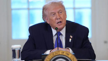 Le président américain Donald Trump s'exprime lors d'une réunion avec des dirigeants du secteur pétrolier dans la salle Est de la Maison Blanche, le 9 janvier 2026, à Washington