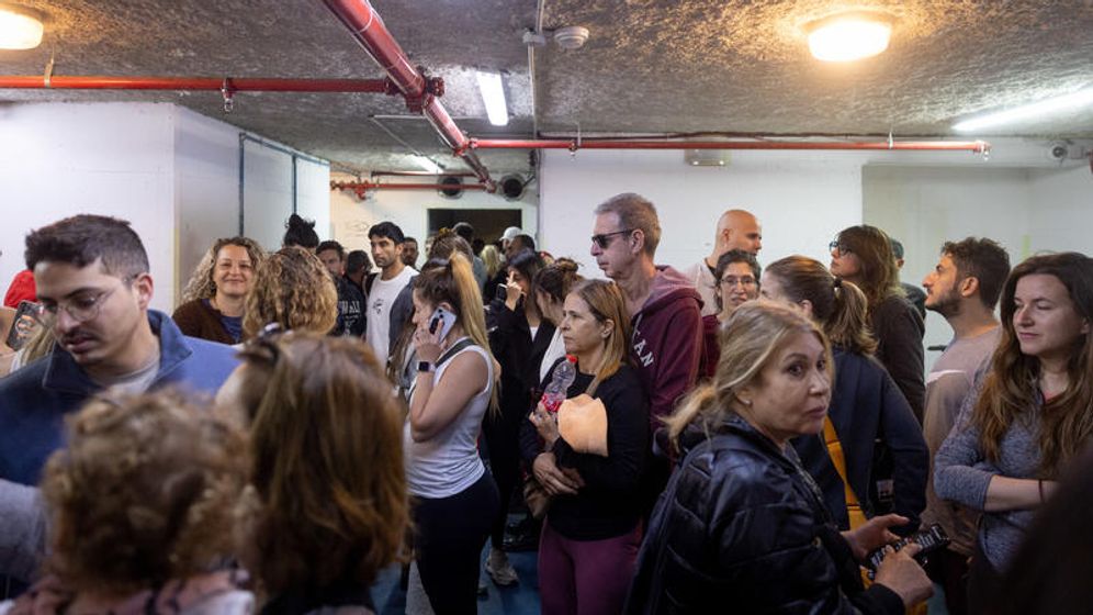 Israéliens dans un abri public lors d'une attaque de missiles iraniens