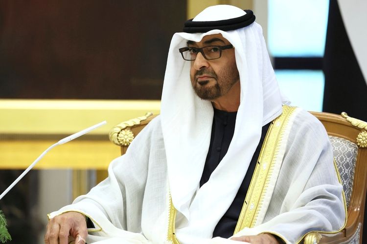 رئيس الإمارات الشيخ محمد بن زايد آل نهيان يستمع إلى الرئيس الروسي فلاديمير بوتين خلال محادثاتهما في قصر الوطن، أبوظبي، الإمارات العربية المتحدة، الأربعاء 6 ديسمبر 2023