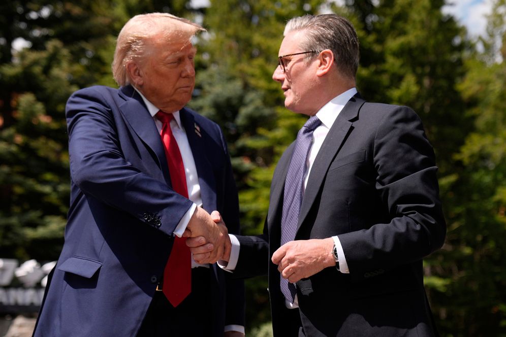 נשיא ארצות הברית דונלד טראמפ עם ראש ממשלת בריטניה קיר סטארמר, ארכיון