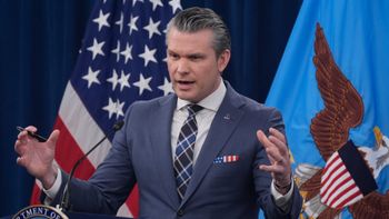 Le secrétaire à la Défense Pete Hegseth s'adresse aux journalistes lors d'une conférence de presse au Pentagone, à Washington, le 19.03.2026