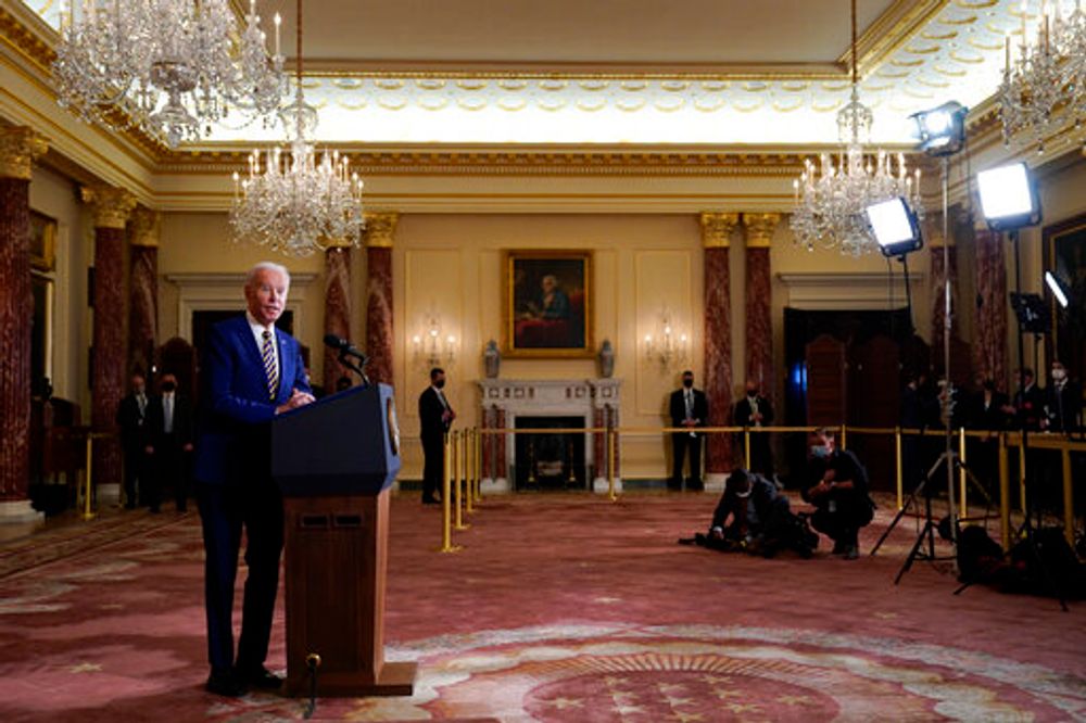 الرئيس الأمريكي جو بايدن يتحدث عن السياسة الخارجية في وزارة الخارجية بواشنطن ، 4 فبراير 2021.
