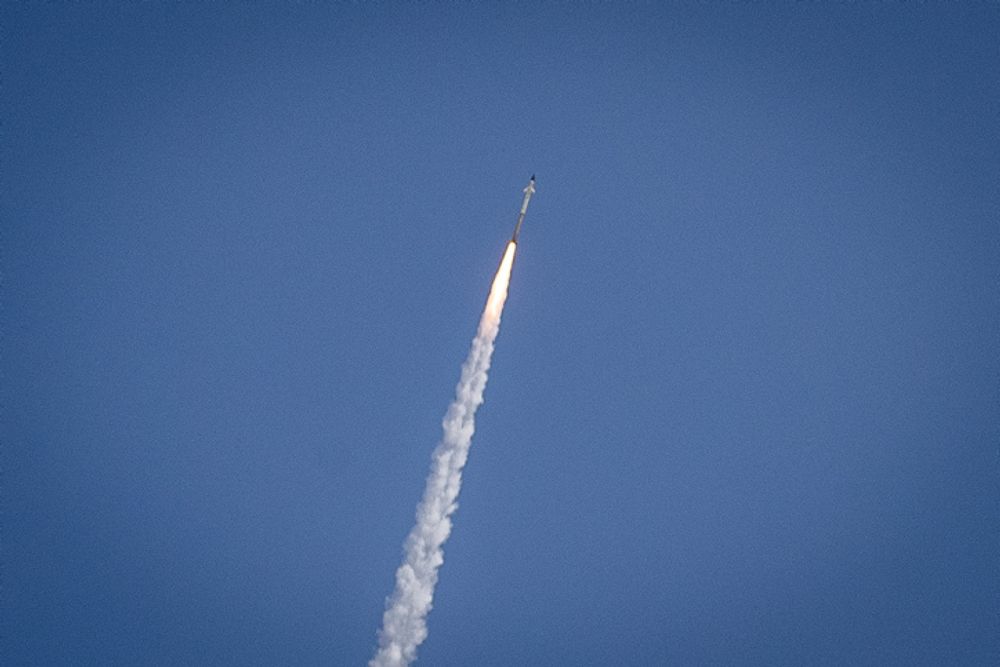 Des traînées de fumée sont vues alors que des roquettes lancées depuis la bande de Gaza sont interceptées par le Dôme de fer israélien le 13 novembre 2019.