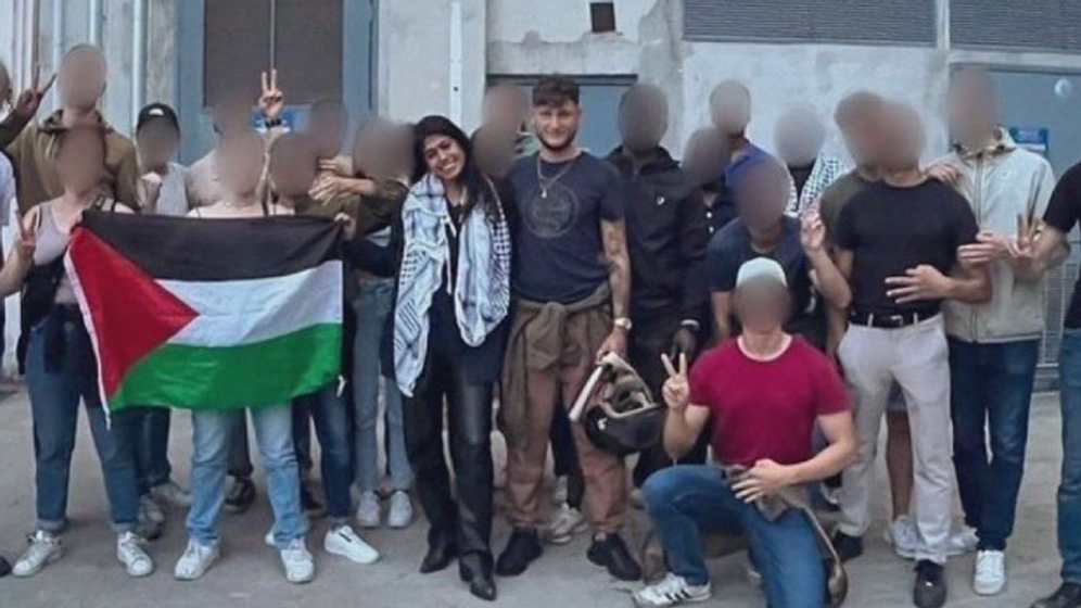 Raphaël Arnault et Rima Hassan avec la Jeune Garde de Lyon