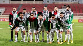لاعبون فلسطينيون في مباراة في الإمارات العربية المتحدة، أرشيف.