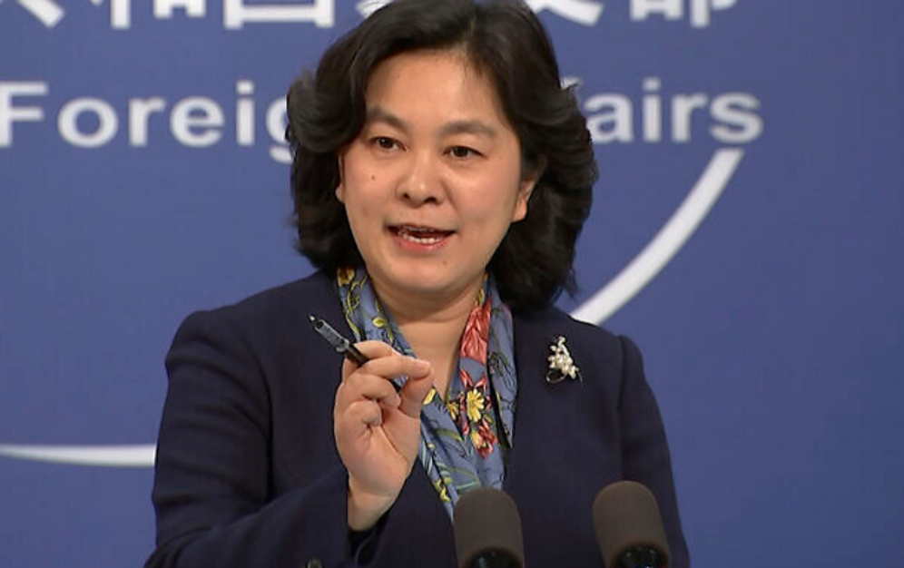 La porte-parole du ministère chinois des Affaires étrangères, Hua Chunying lors d'une conférence de presse tenue au ministère des Affaires étrangères à Pékin le 10 décembre 2020