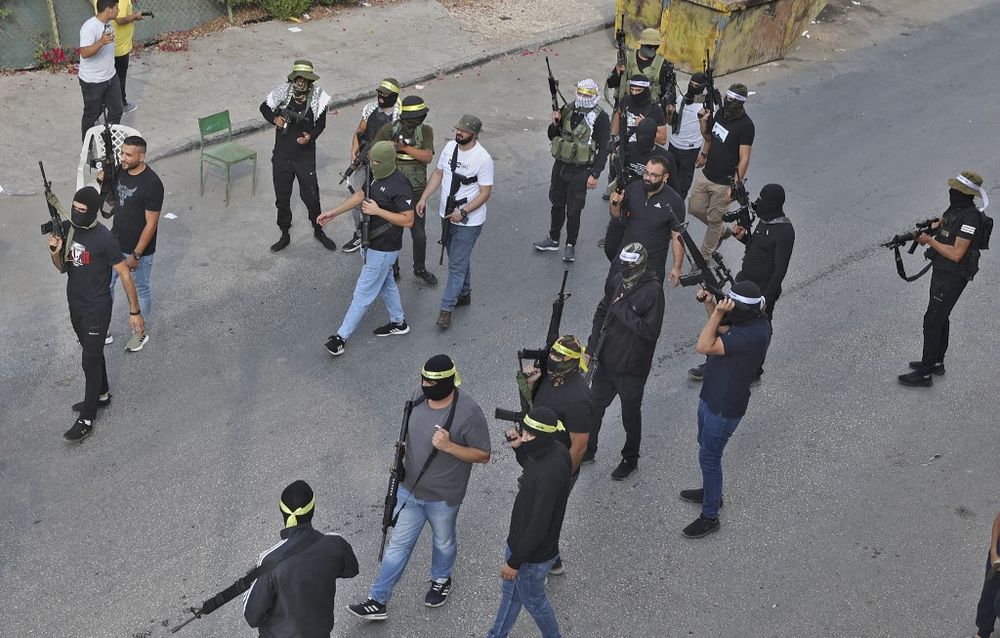 Des tireurs palestiniens dans le camp de réfugiés de Jénine