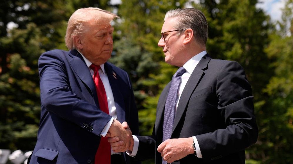 נשיא ארצות הברית דונלד טראמפ עם ראש ממשלת בריטניה קיר סטארמר 