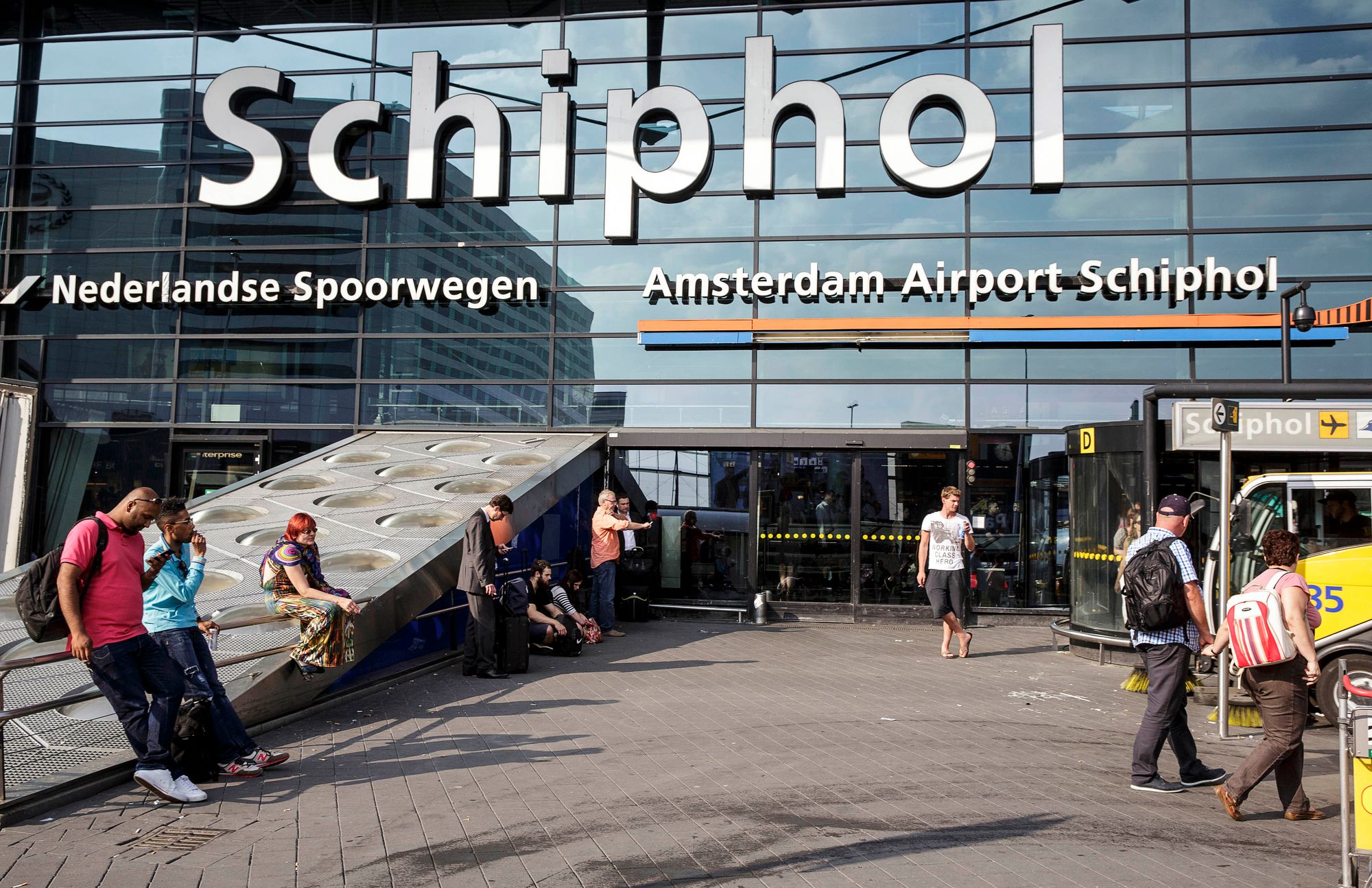 NEDERLAND: Twee Israëlische vrouwen werden lastiggevallen en vernederd door een veiligheidsagent op de luchthaven van Amsterdam