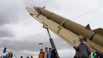 AP Photo/Vahid Salemi Missile balistique iranien sur sa rampe de lancement