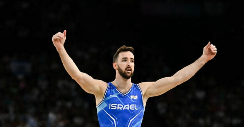 L'Israélien Artem Dolgopyat réagit après avoir participé à la finale masculine de gymnastique artistique au sol lors des Jeux Olympiques de Paris 2024 à la Bercy Arena à Paris, le 3 août 2024.