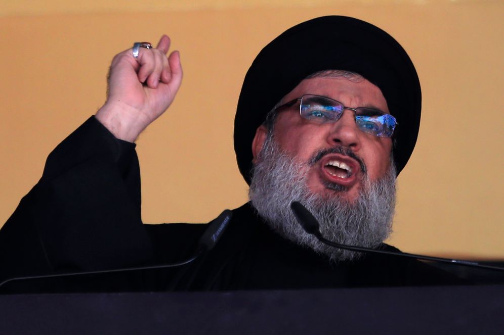 AP Photo/Hassan Ammar صورة أرشيفية لزعيم حزب الله حسن نصر الله وهو يخاطب حشدًا خلال يوم عاشوراء المقدس لدى الشيعة في الضاحية الجنوبية لبيروت، لبنان.