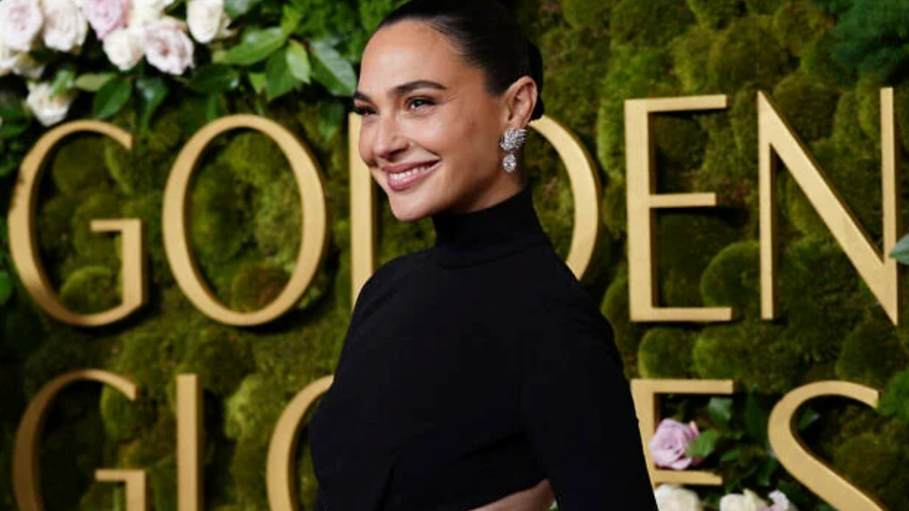 Jordan Strauss/Invision/AP Gal Gadot arrive à la 82e cérémonie des Golden Globes le 5 janvier 2025 au Beverly Hilton de Beverly Hills, en Californie .