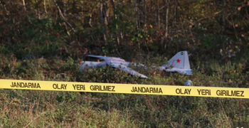 Un premier drone s’est écrasé le 19 décembre, comme le montre cette photographie, diffusée par l’agence de presse turque DHA (Demiroren News Agency)
