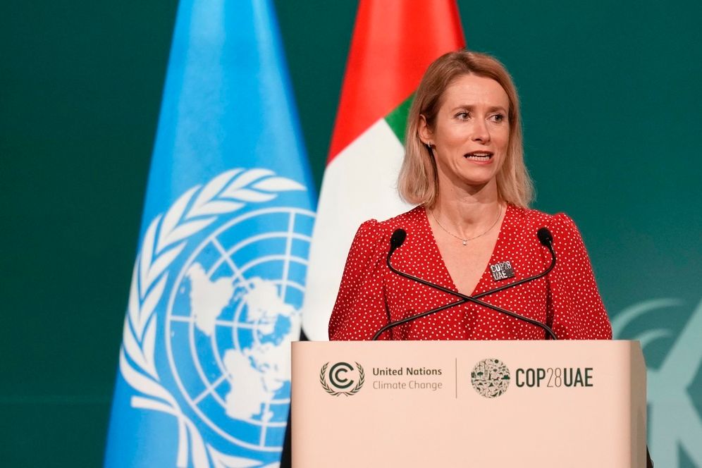 رئيسة وزراء إستونيا كايا كالاس تتحدث خلال جلسة عامة في قمة الأمم المتحدة للمناخ COP28، السبت 2 ديسمبر 2023، في دبي، الإمارات العربية المتحدة.