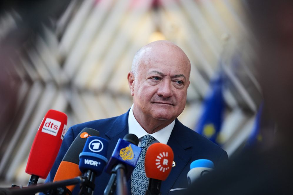 AP Photo/Marius Burgelman Austria's Chancellor Christian Stocker talks to journalists as he arrives for the EU summit in Brussels, Friday, June 19, 2026.