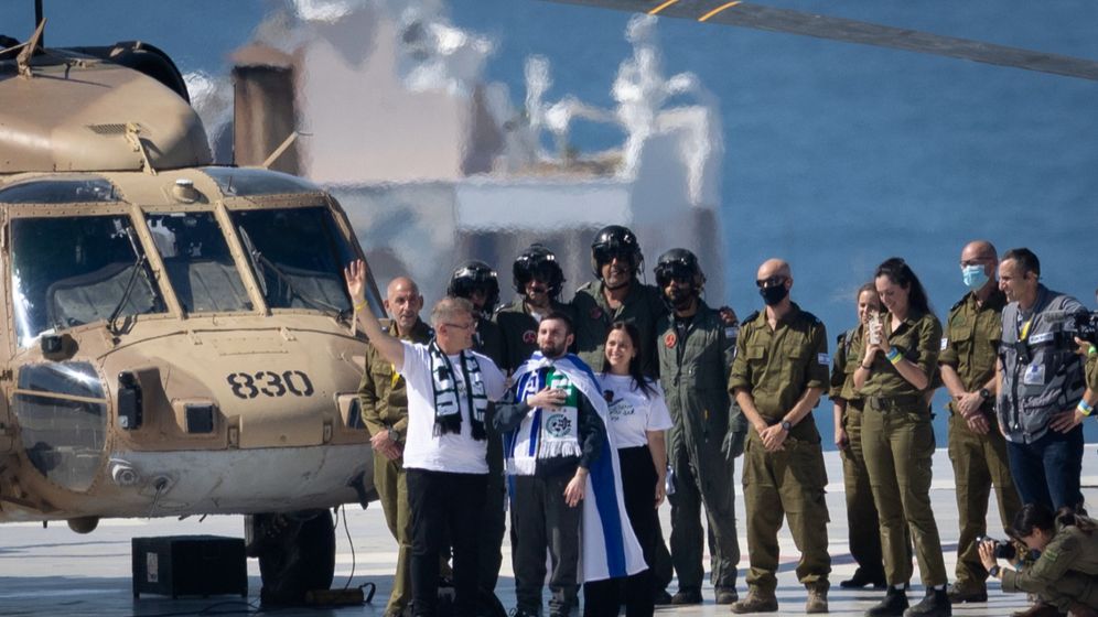 IDF spokeman Matan Angrist, who returned from captivity after landing