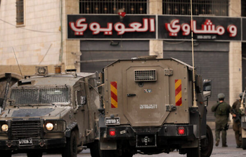 Véhicules de l'armée israélienne dans la ville d'Hébron en Judée-Samarie le 31 août 2024.