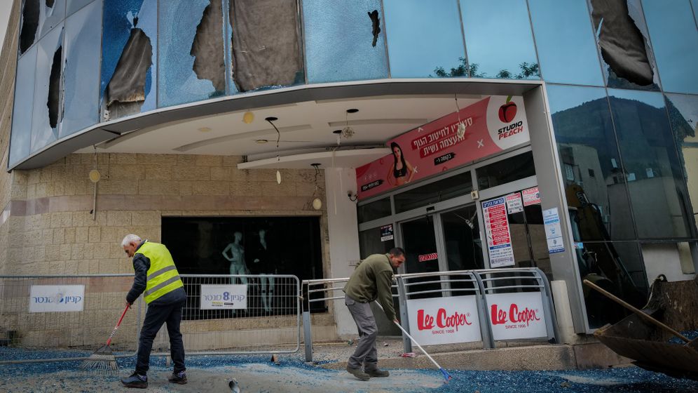 נזק בעקבות שיגורים מלבנון בקריית שמונה. ינואר 2025