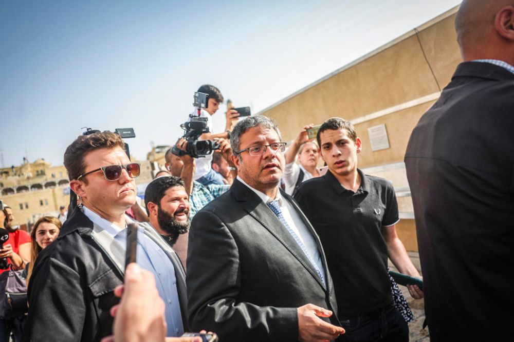 Itamar Ben Gvir makes his way to the Temple Mount at the Western Wall in Jerusalem Old City during the Jerusalem Day celebrations, May 29, 2022.