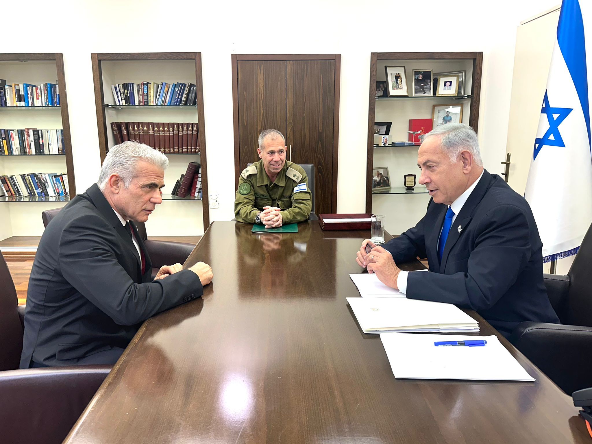 Hausse du budget de la Défense : Yaïr Lapid pose ses conditions à Benjamin Netanyahou