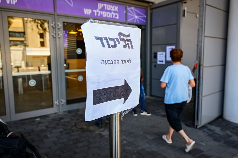 קלפי להצבעה בפריימריז הליכוד באצטדיון בלומפילד ביפו, 17.08.26