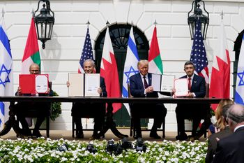 إسرائيل والإمارات العربية المتحدة ومملكة البحرين توقع على اتفاقيتي تطبيع العلاقات في البيت الأبيض برعاية الرئيس الأميركي دونالد ترامب. الثلاثاء 15 أيلول/سبتمبر 2020