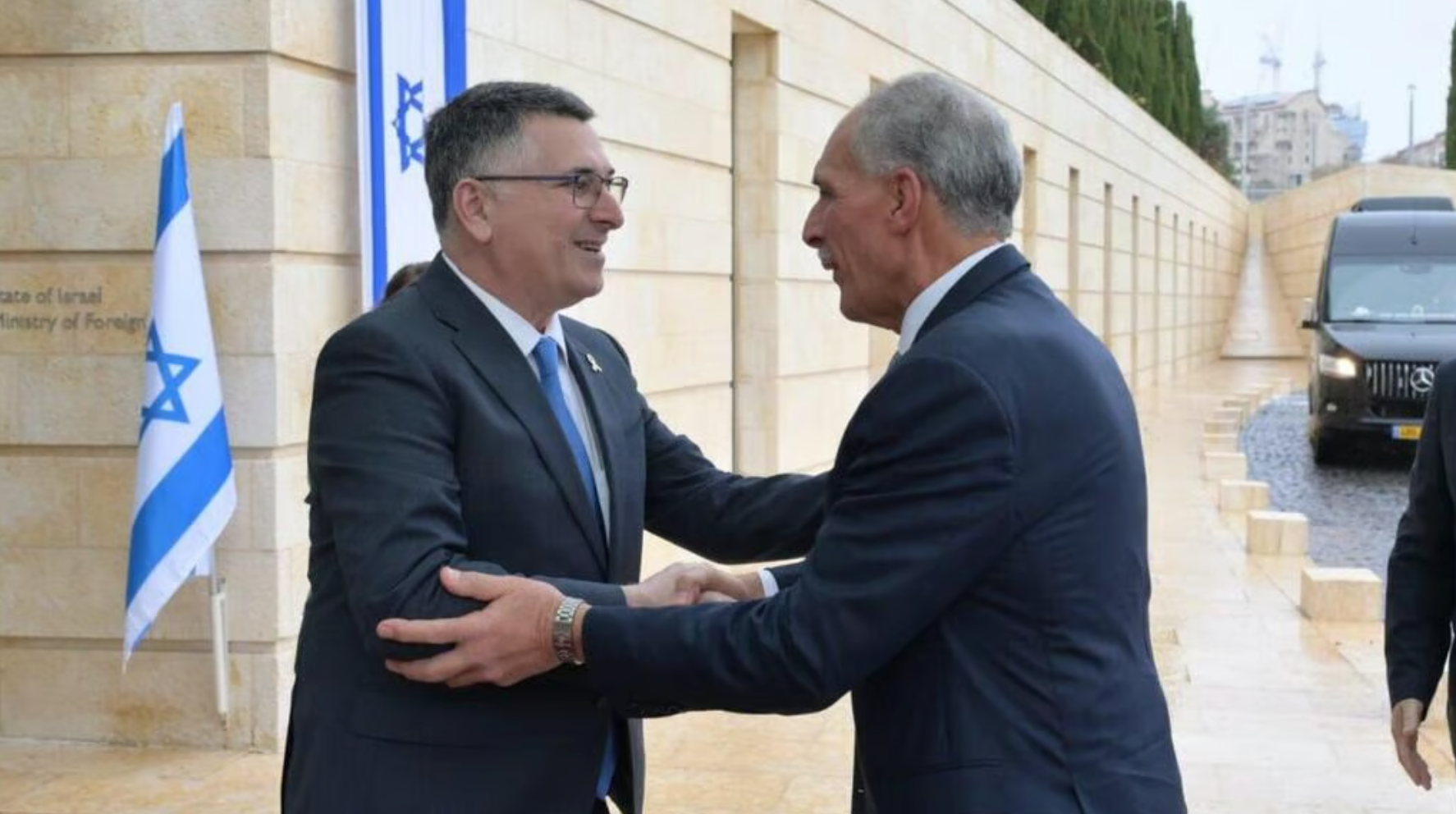 À la demande du président hondurien, Israël envoie des chirurgiens ophtalmologues