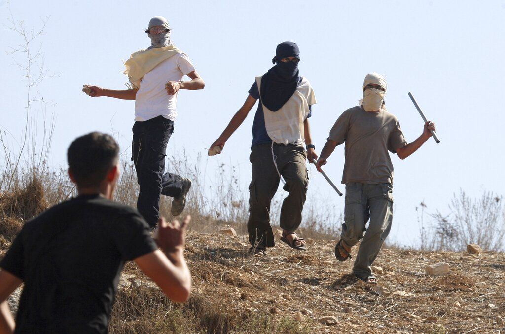 Masked Israeli settlers attack Palestinians and IDF troops in West Bank