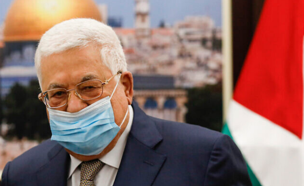 Le président de l'Autorité palestinienne, Mahmoud Abbas, lors d'une réunion avec la ministre allemande des Affaires étrangères, Annalena Baerbock, à Ramallah, le 10 février 2022.
