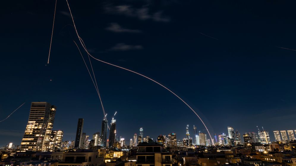 Tirs de missiles iraniens et interceptions dans le ciel d'Israël, mars 2026