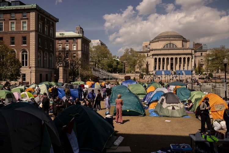 Un campement de manifestants pro-palestiniens à l'université de Columbia, vendredi 26 avril 2024, à New York