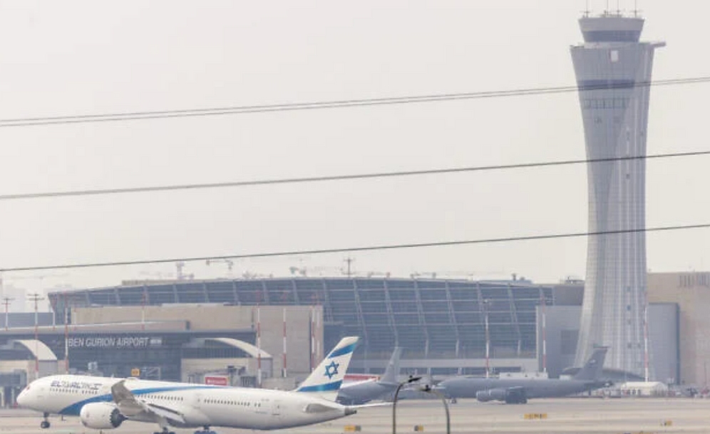 Des avions décollent de l’aéroport international Ben Gourion pendant la guerre entre les États-Unis, Israël et l’Iran, le 16 mars 2026.