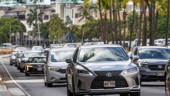 Cars leaving Waikiki beach in Hawaii 