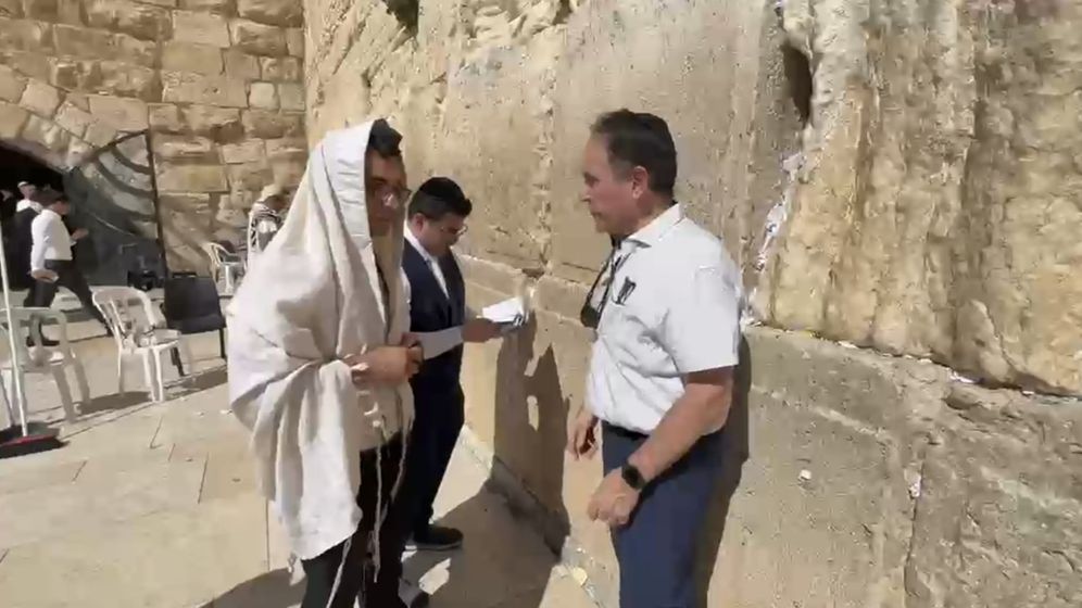 Ben Hassin, an Israeli-Canadian citizen freed after 11 years in prison in Iraqi Kurdistan, at the Western Wall in Jerusalem