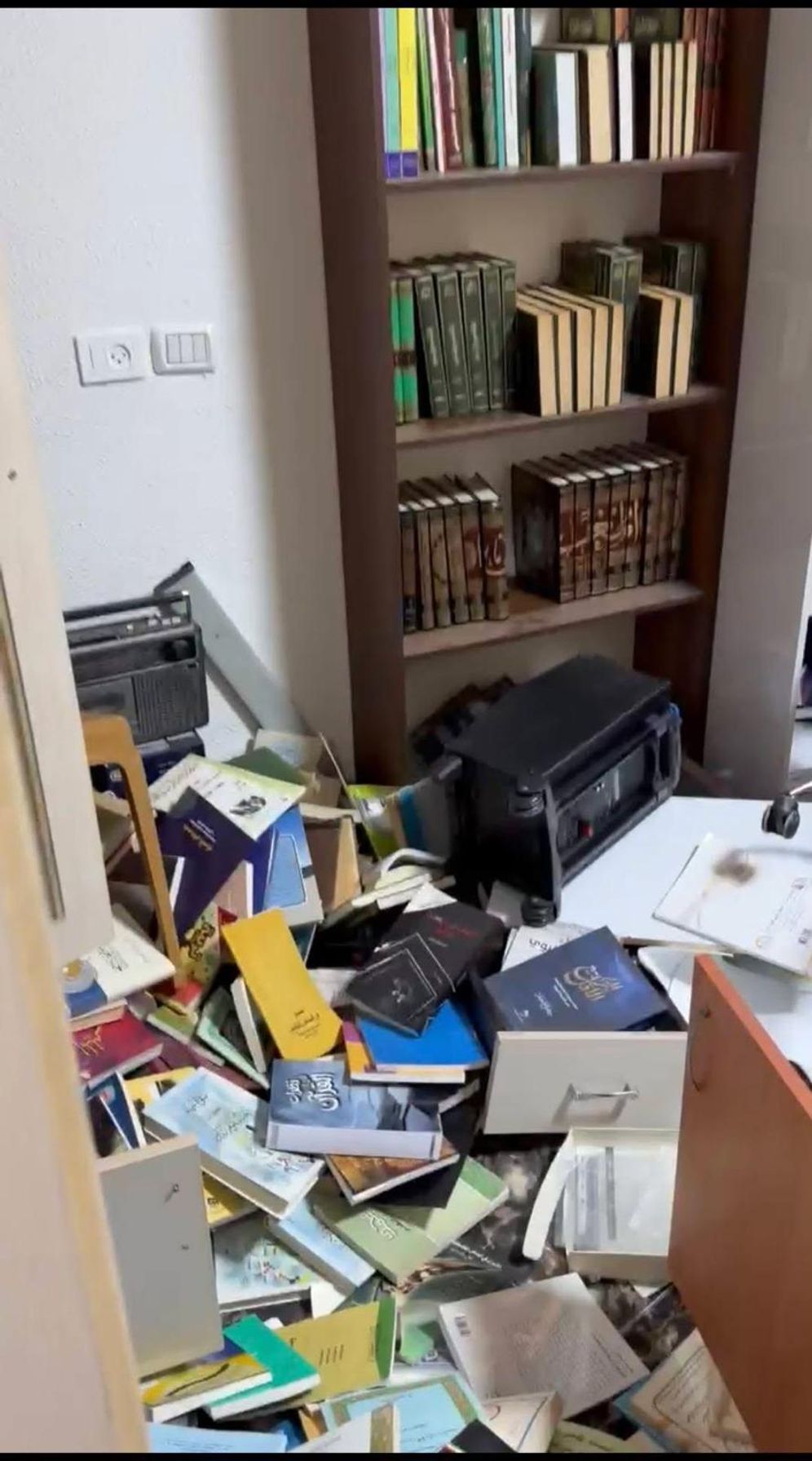 27A according to israeli law الشرطة الإسرائيلية تعتقل زوجة الشيخ محمد أمارة من بلدة زلفة بعد اقتحام منزله