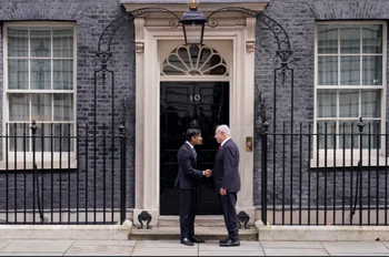 Britain's Prime Minister Rishi Sunak (L) welcomes Israel Prime Minister Benjamin Netanyahu at Downing Street in London.