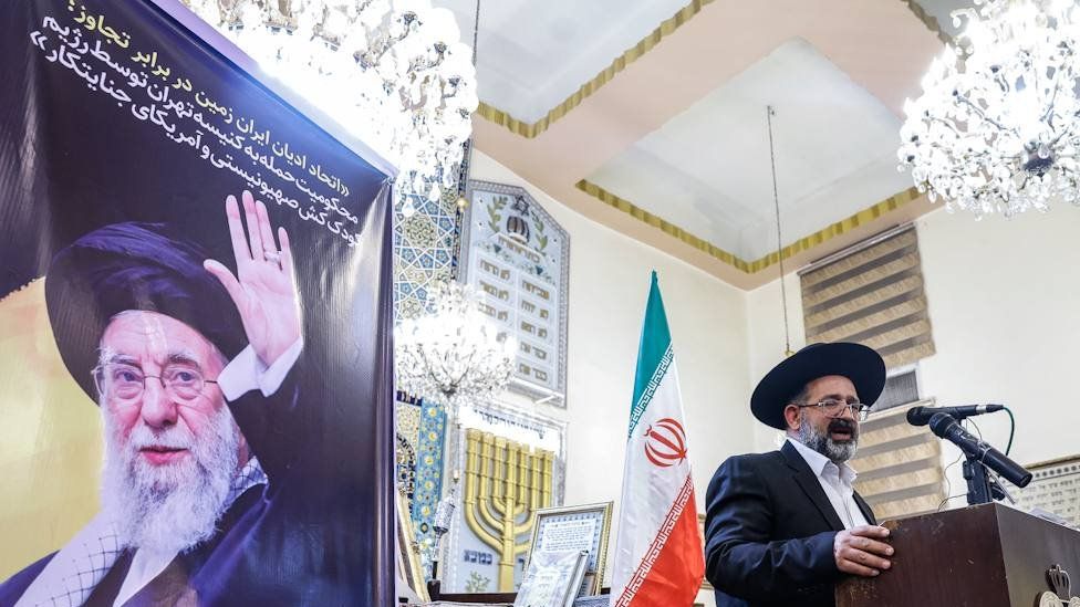 يهود إيران يحيون ذكرى علي خامنئي في طهران