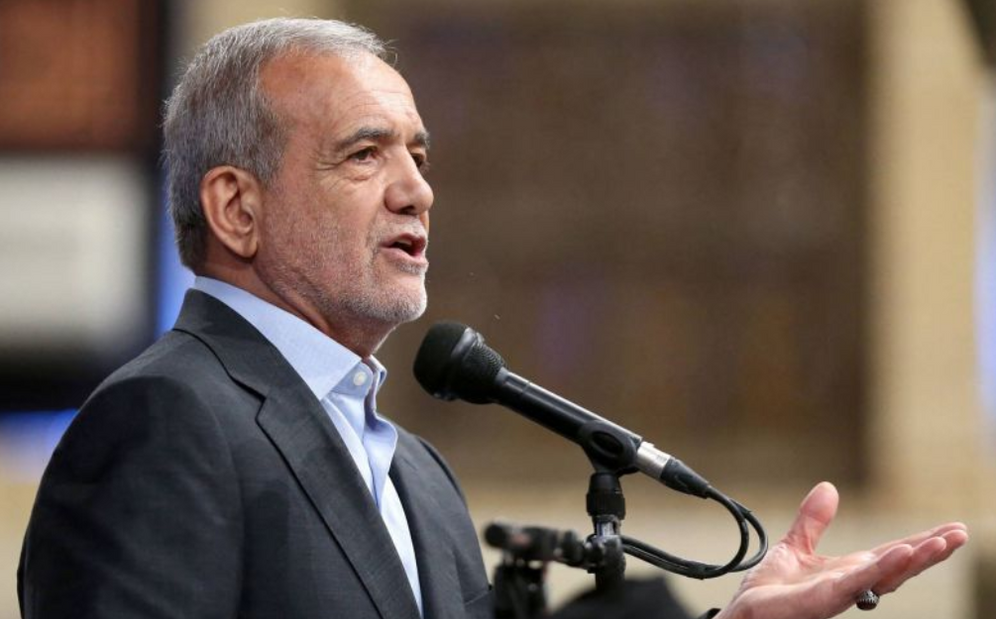 Le président réformateur iranien Massoud Pezeshkian prononce un discours lors d'une cérémonie, le 30 juillet 2024.