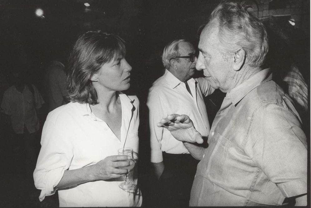 Jane Birkin discute avec Shimon Peres au Festival du film de Jérusalem, 1988
