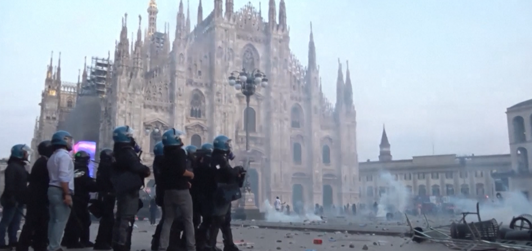 Clashes across Italy: Two officers hurt, at least 40 arrested as cost-of-living protest turns violent in Milan - i24NEWS