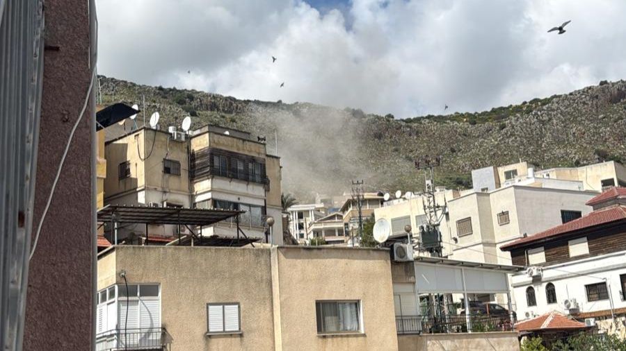 التغطية متواصلة| صاروخ لحزب الله يصيب مدرسة في شمال إسرائيل؛ ولم ترد أنباء عن وقوع إصابات