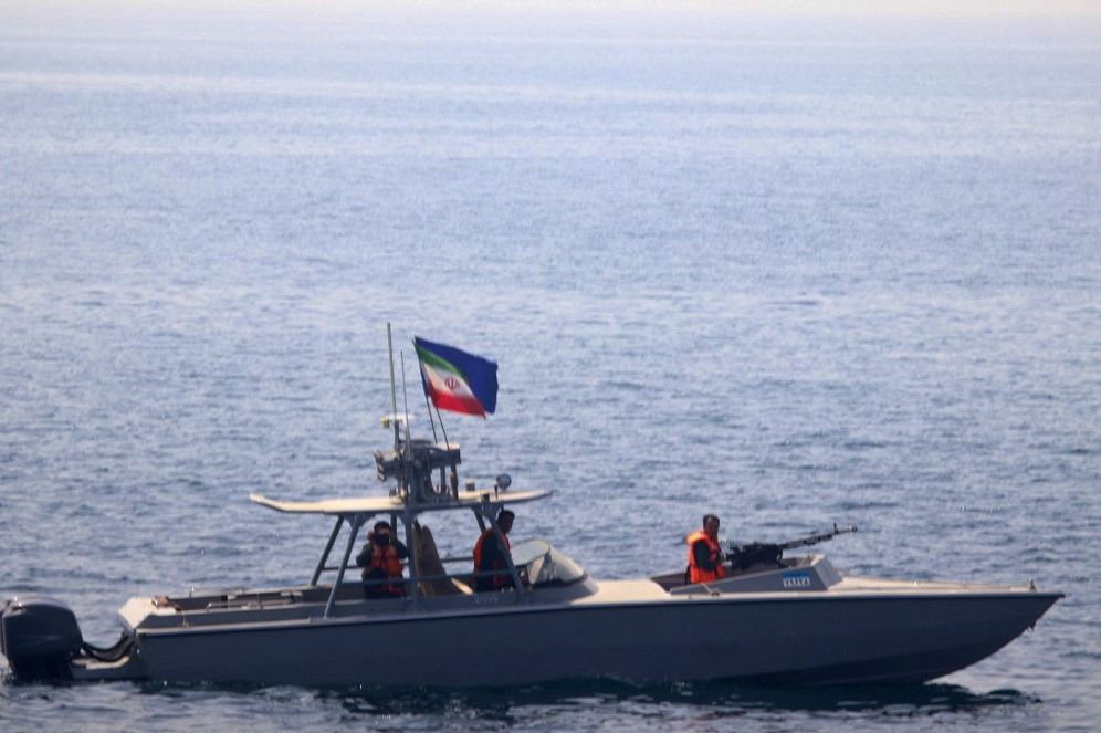 Un bateau de la marine du Corps des gardiens de la révolution islamique d'Iran opérant dans le détroit d'Ormuz.