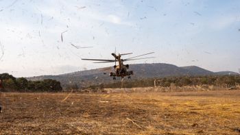 IDF spokeman مروحية تابعة للجيش الإسرائيلي تهبط في موقع الكارثة في سلسلة جبال راميم، أرشيف