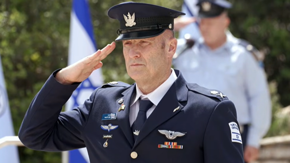 Le chef de l'armée de l'air israélienne Tomer Bar à l'occasion de la cérémonie de Yom HaZikaron à la mémoire des soldats de l'armée de l'air tombés au combat, au mémorial du Mont des aviateurs, le 21.04.2026